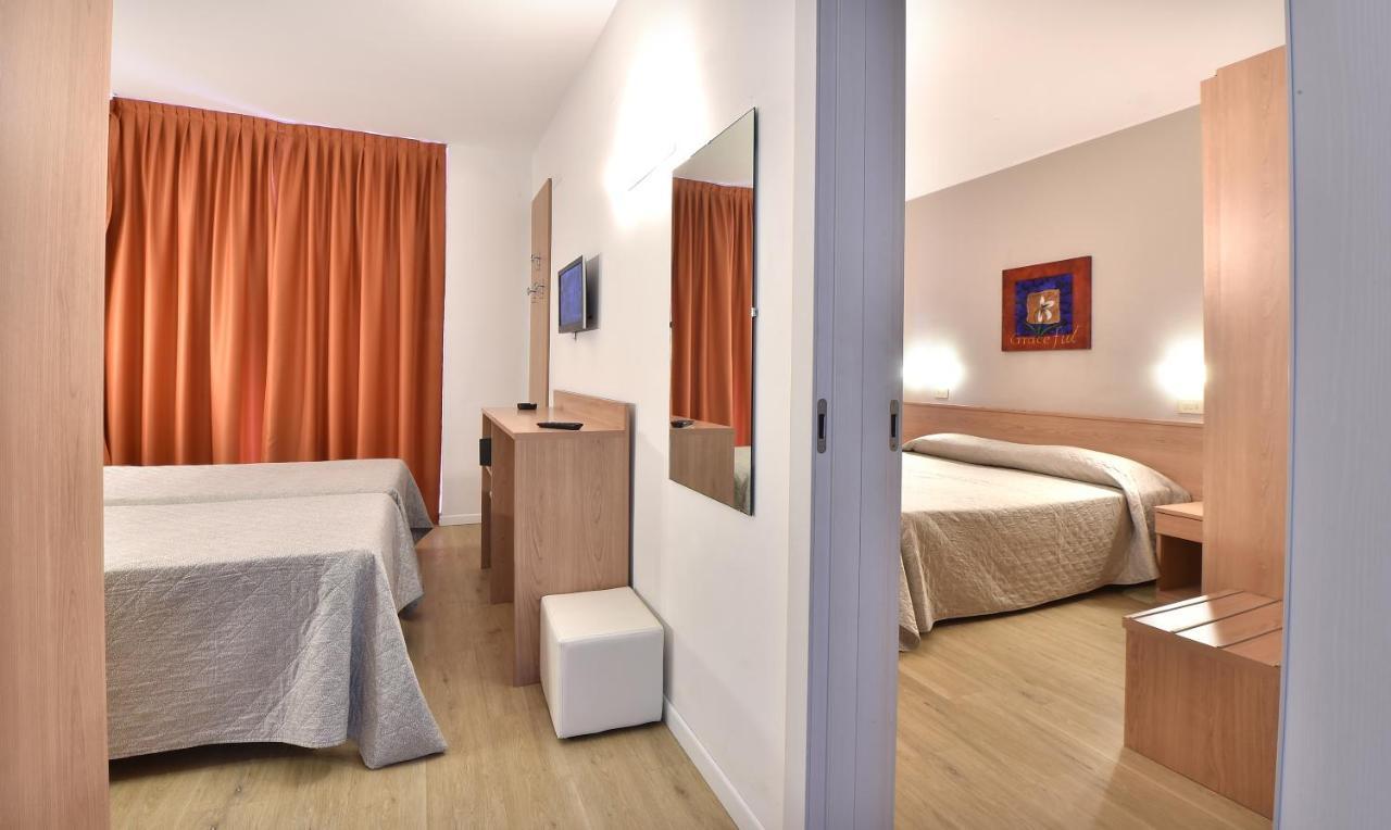 Hotel Meuble Nazionale Lignano Sabbiadoro Bagian luar foto
