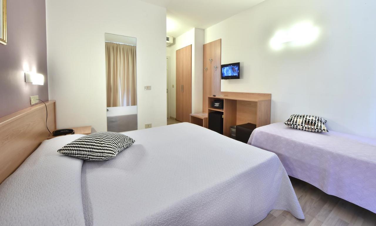 Hotel Meuble Nazionale Lignano Sabbiadoro Bagian luar foto