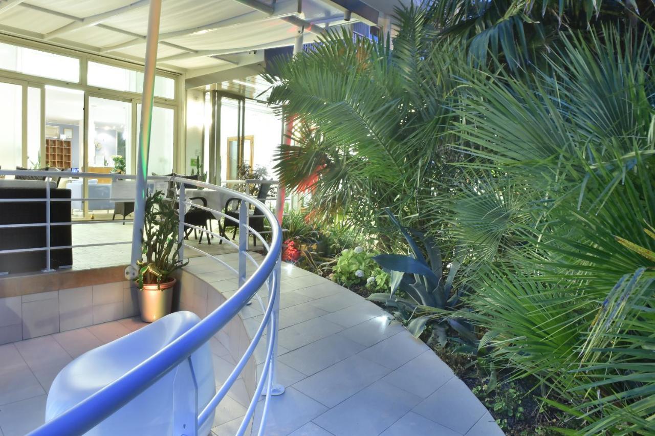 Hotel Meuble Nazionale Lignano Sabbiadoro Bagian luar foto