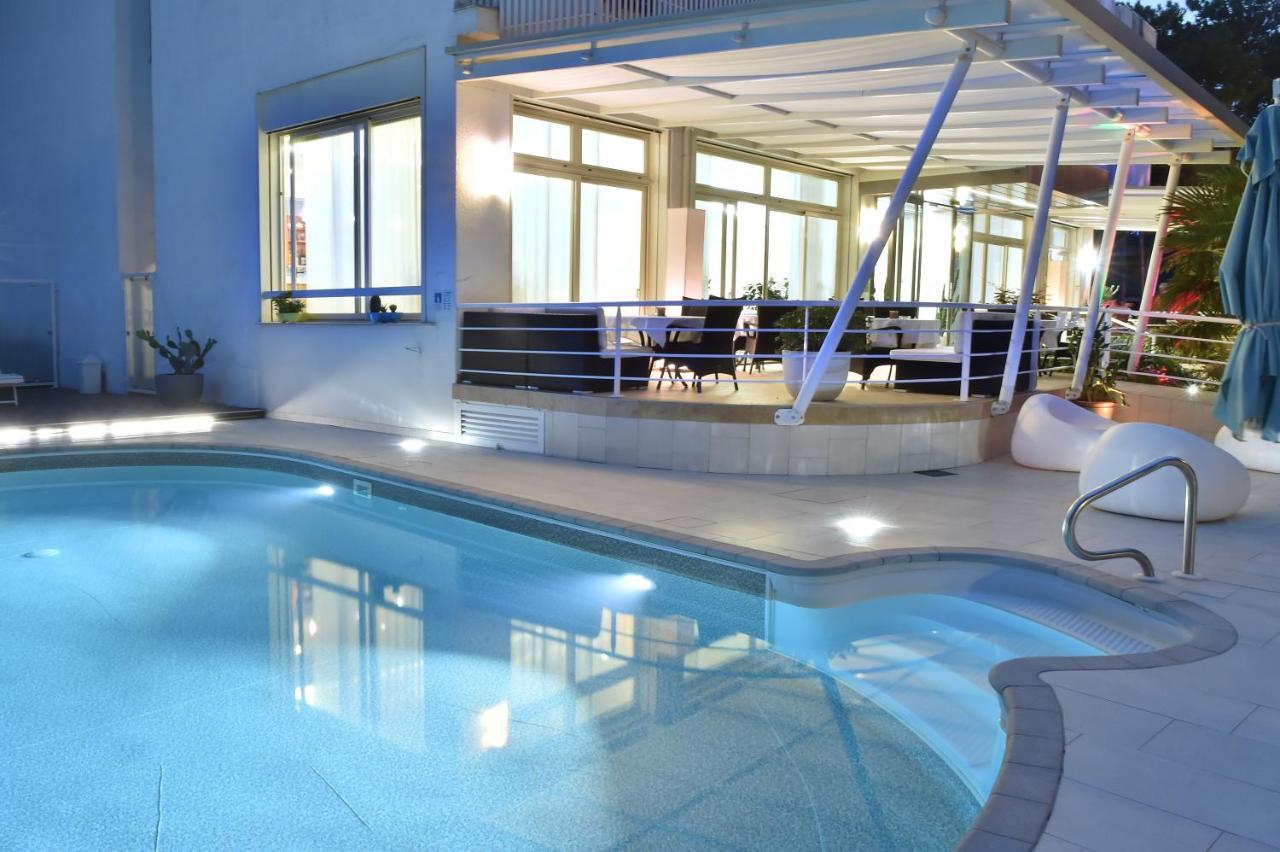 Hotel Meuble Nazionale Lignano Sabbiadoro Bagian luar foto