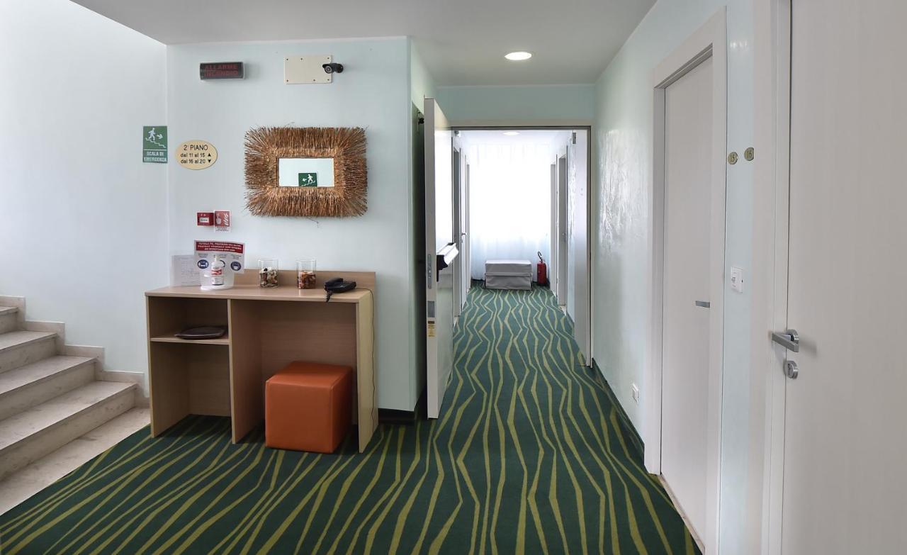 Hotel Meuble Nazionale Lignano Sabbiadoro Bagian luar foto