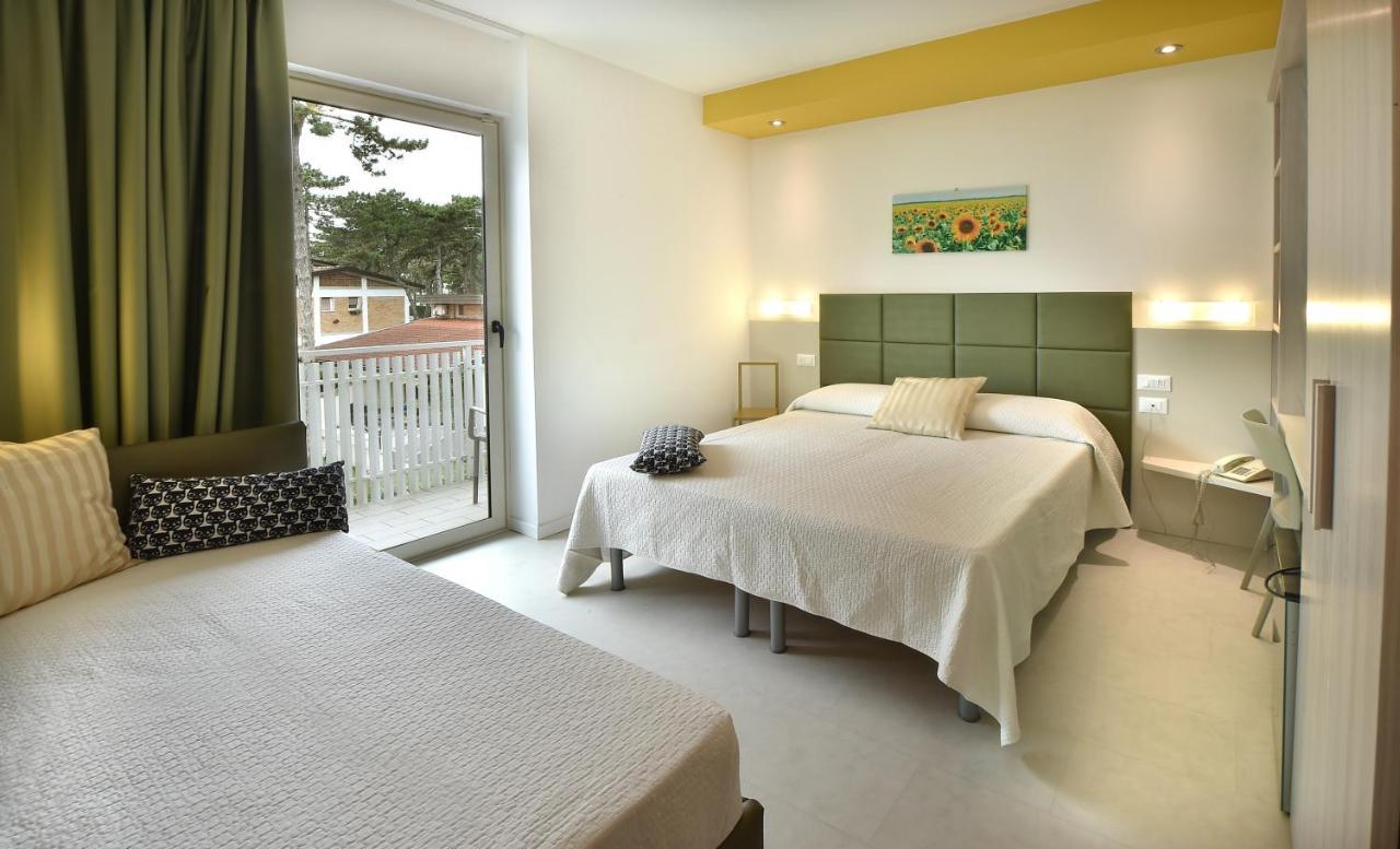 Hotel Meuble Nazionale Lignano Sabbiadoro Bagian luar foto