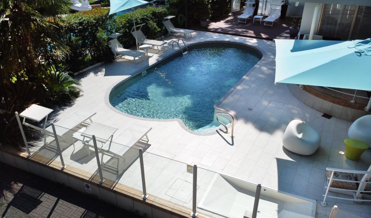 Hotel Meuble Nazionale Lignano Sabbiadoro Bagian luar foto