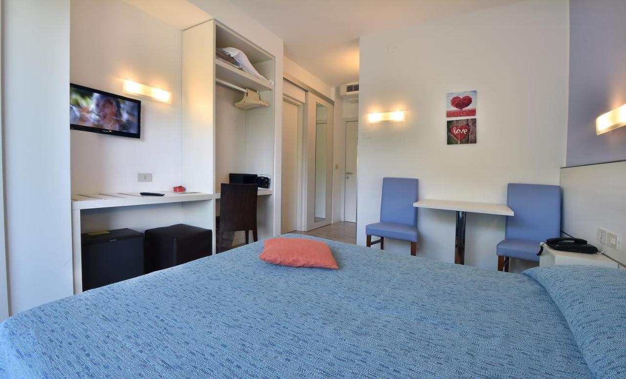 Hotel Meuble Nazionale Lignano Sabbiadoro Bagian luar foto