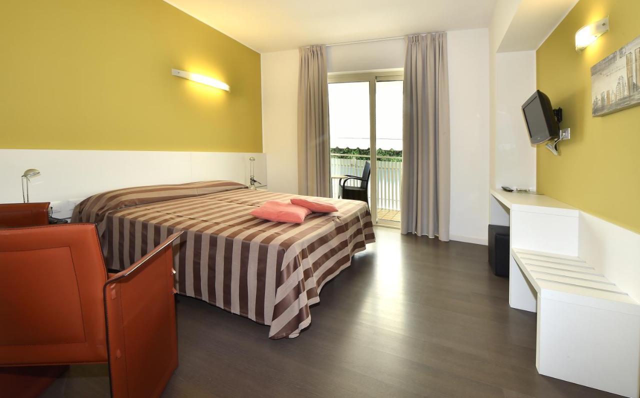 Hotel Meuble Nazionale Lignano Sabbiadoro Bagian luar foto