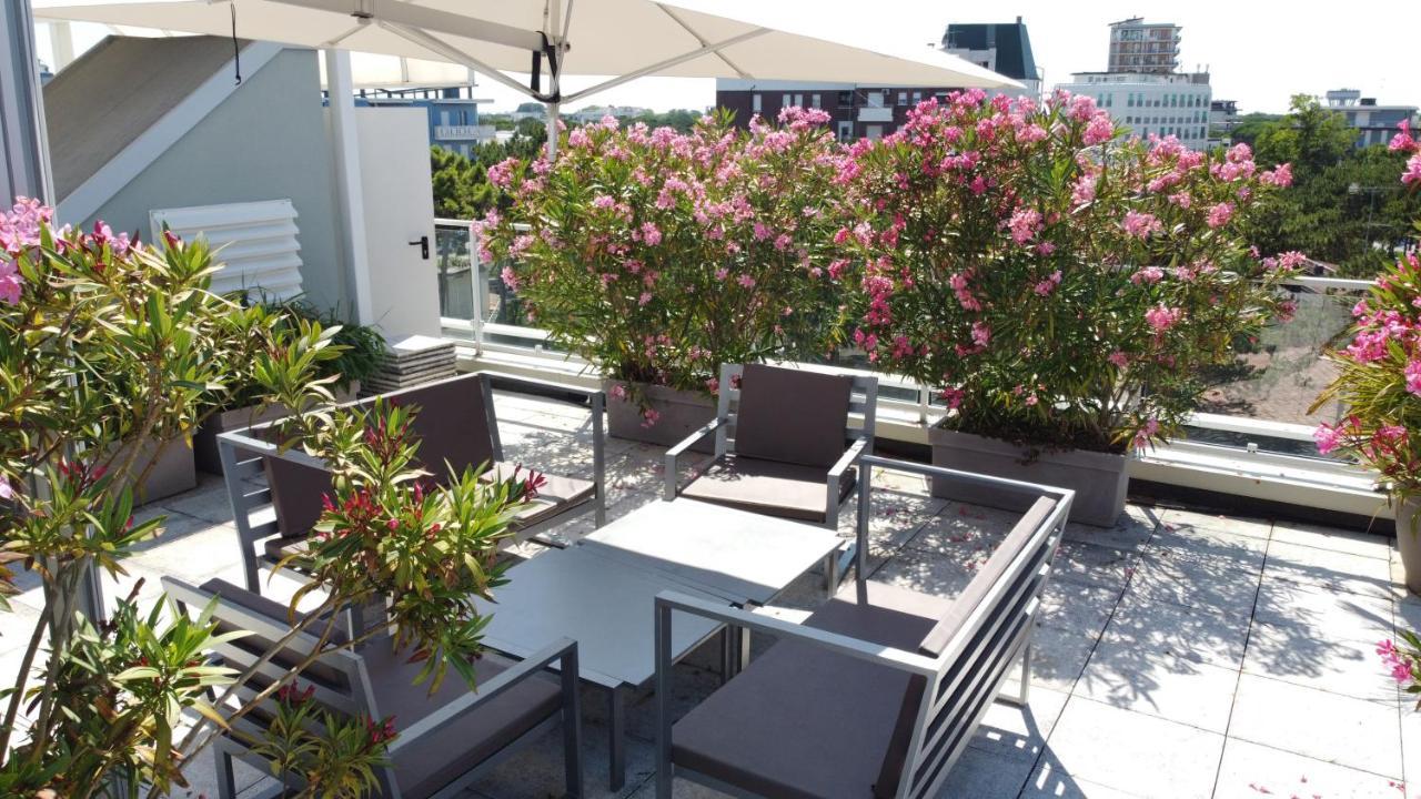 Hotel Meuble Nazionale Lignano Sabbiadoro Bagian luar foto