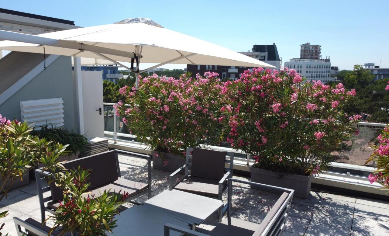 Hotel Meuble Nazionale Lignano Sabbiadoro Bagian luar foto