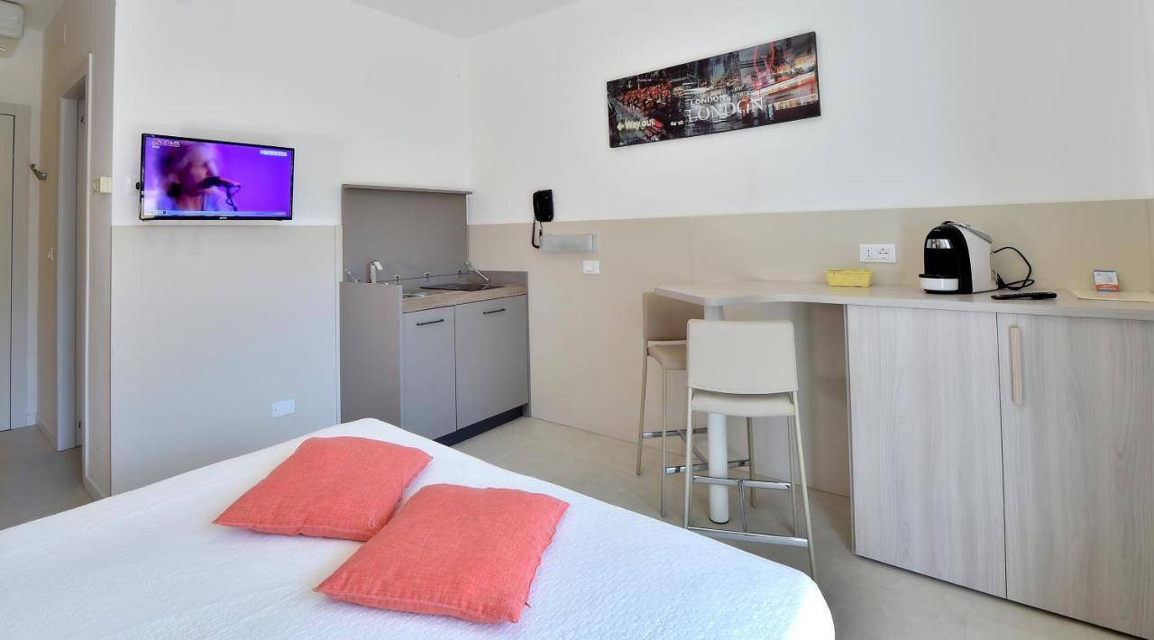 Hotel Meuble Nazionale Lignano Sabbiadoro Bagian luar foto