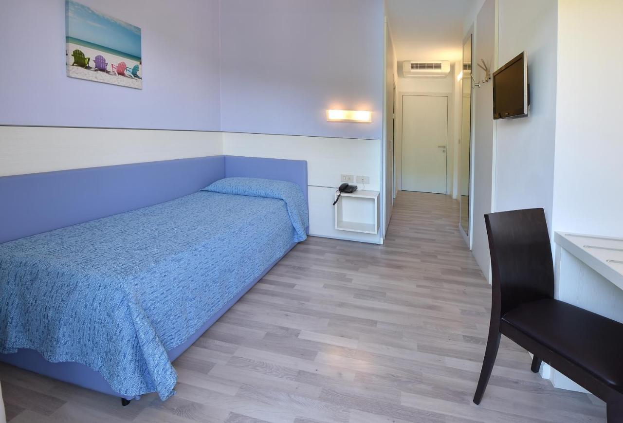 Hotel Meuble Nazionale Lignano Sabbiadoro Bagian luar foto