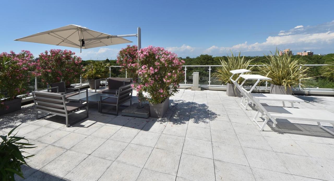 Hotel Meuble Nazionale Lignano Sabbiadoro Bagian luar foto