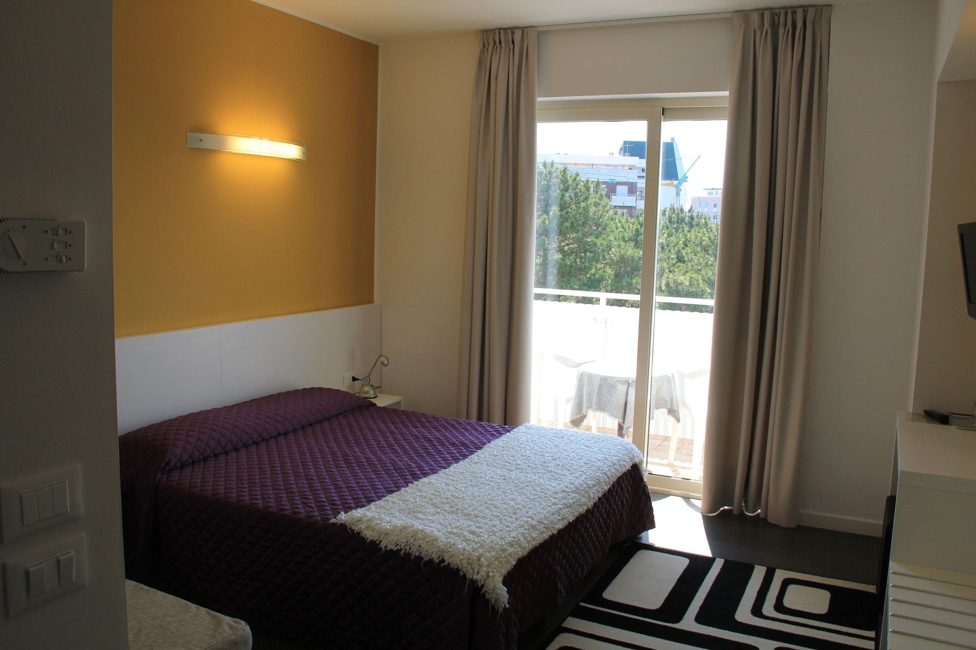 Hotel Meuble Nazionale Lignano Sabbiadoro Bagian luar foto