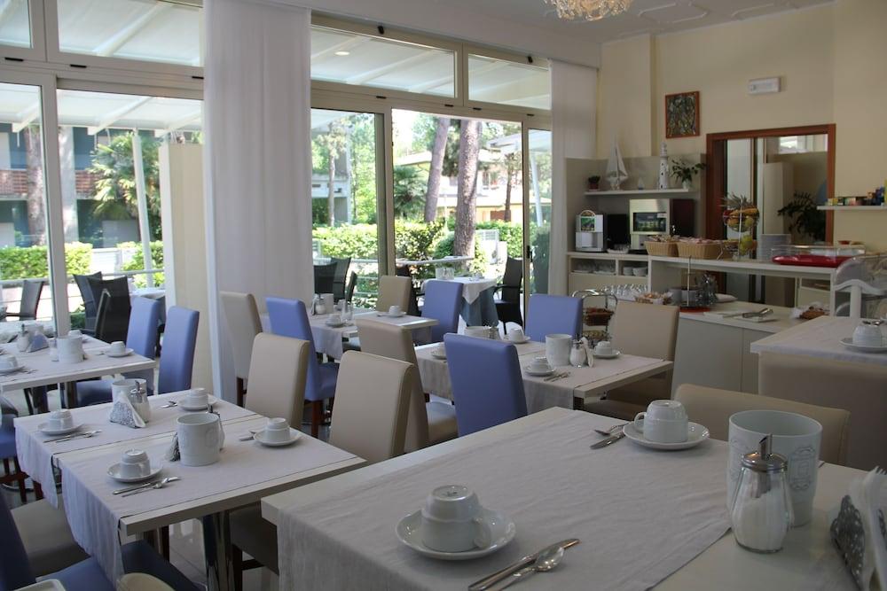 Hotel Meuble Nazionale Lignano Sabbiadoro Bagian luar foto
