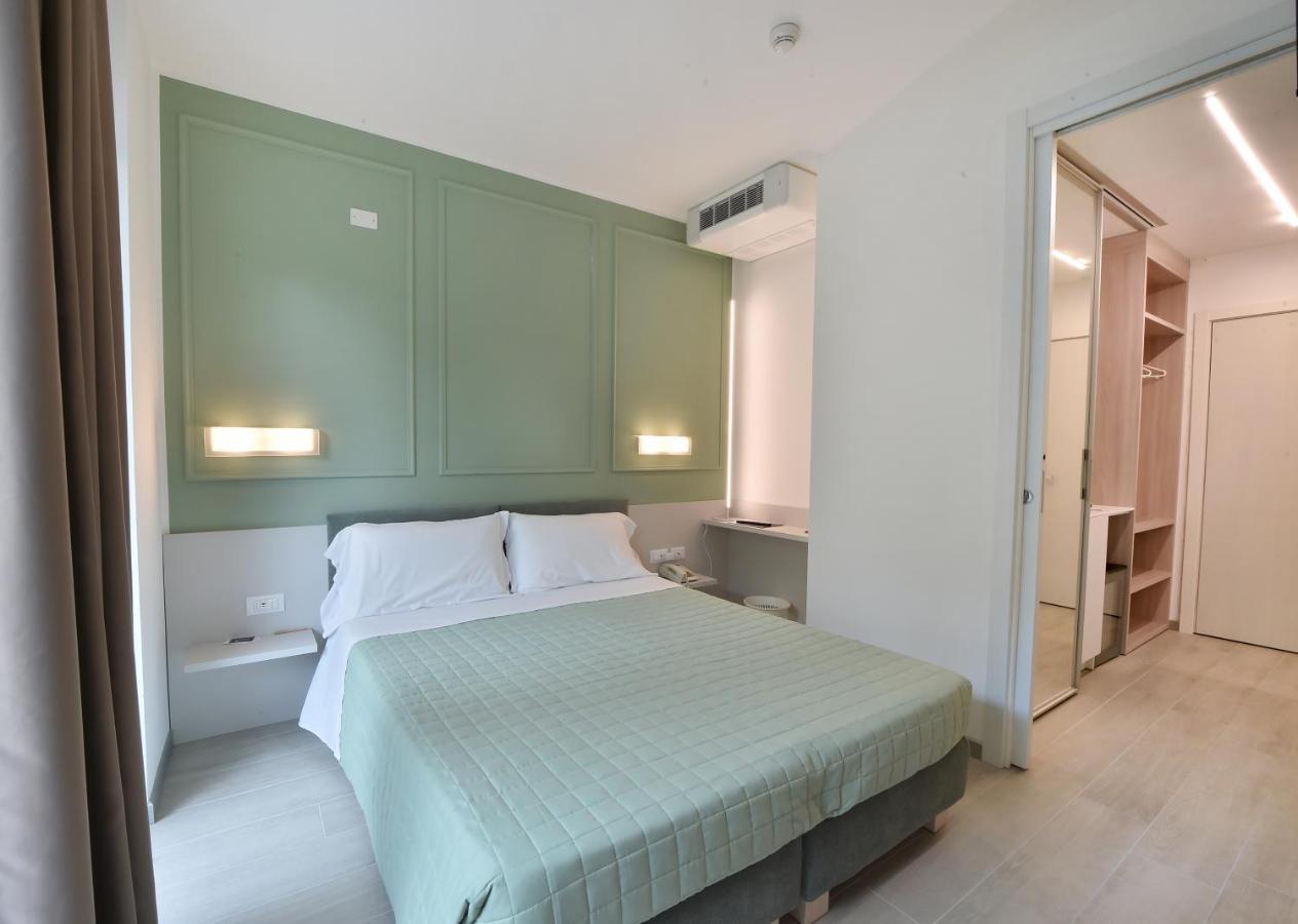 Hotel Meuble Nazionale Lignano Sabbiadoro Bagian luar foto