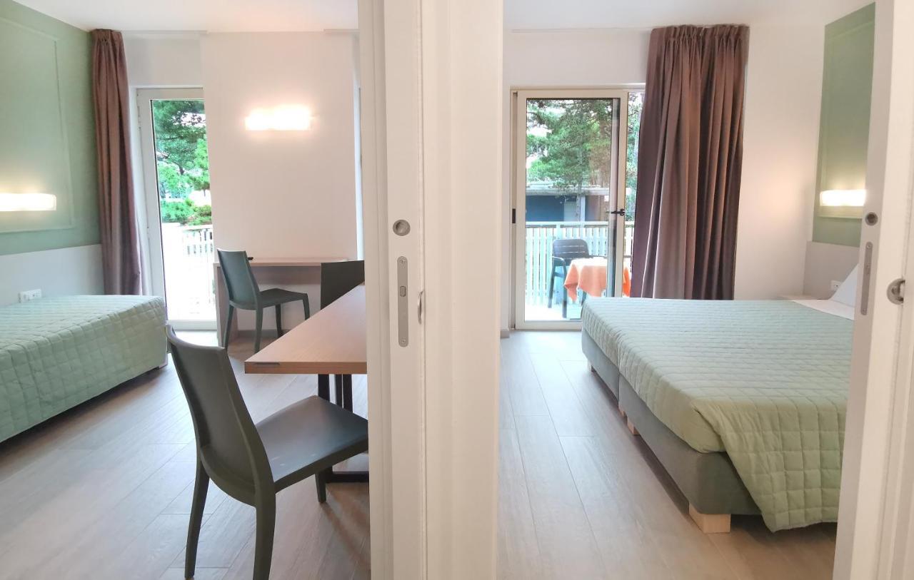 Hotel Meuble Nazionale Lignano Sabbiadoro Bagian luar foto