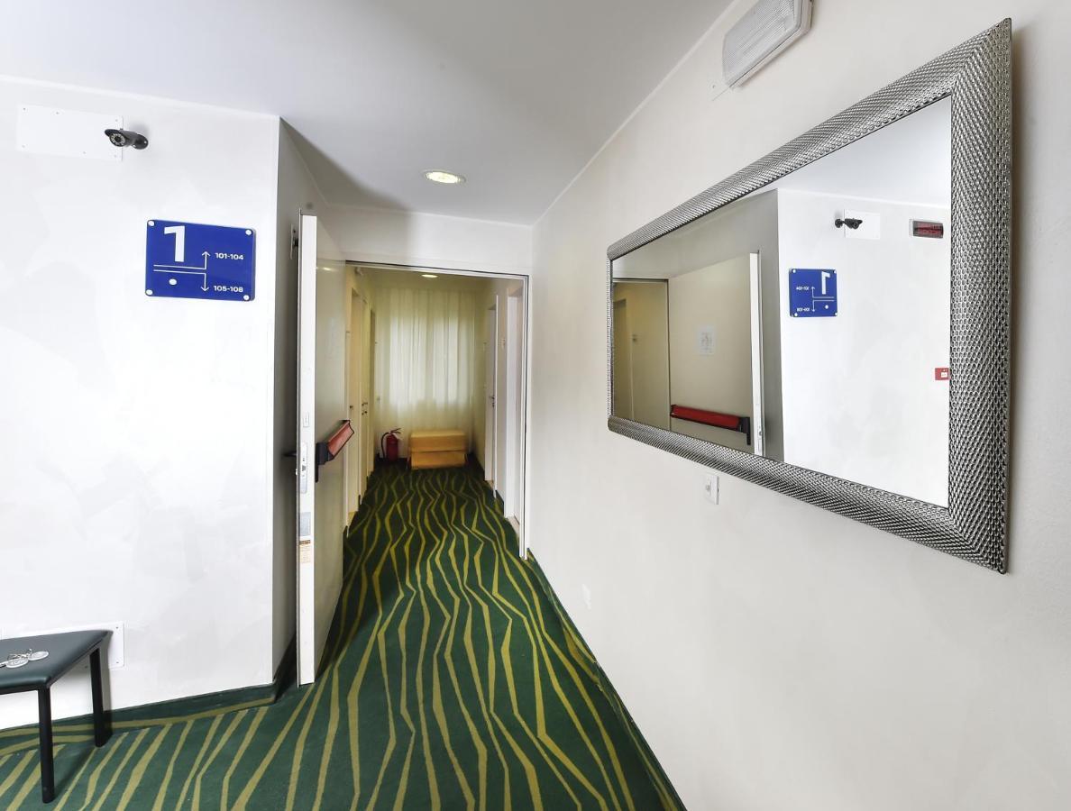 Hotel Meuble Nazionale Lignano Sabbiadoro Bagian luar foto