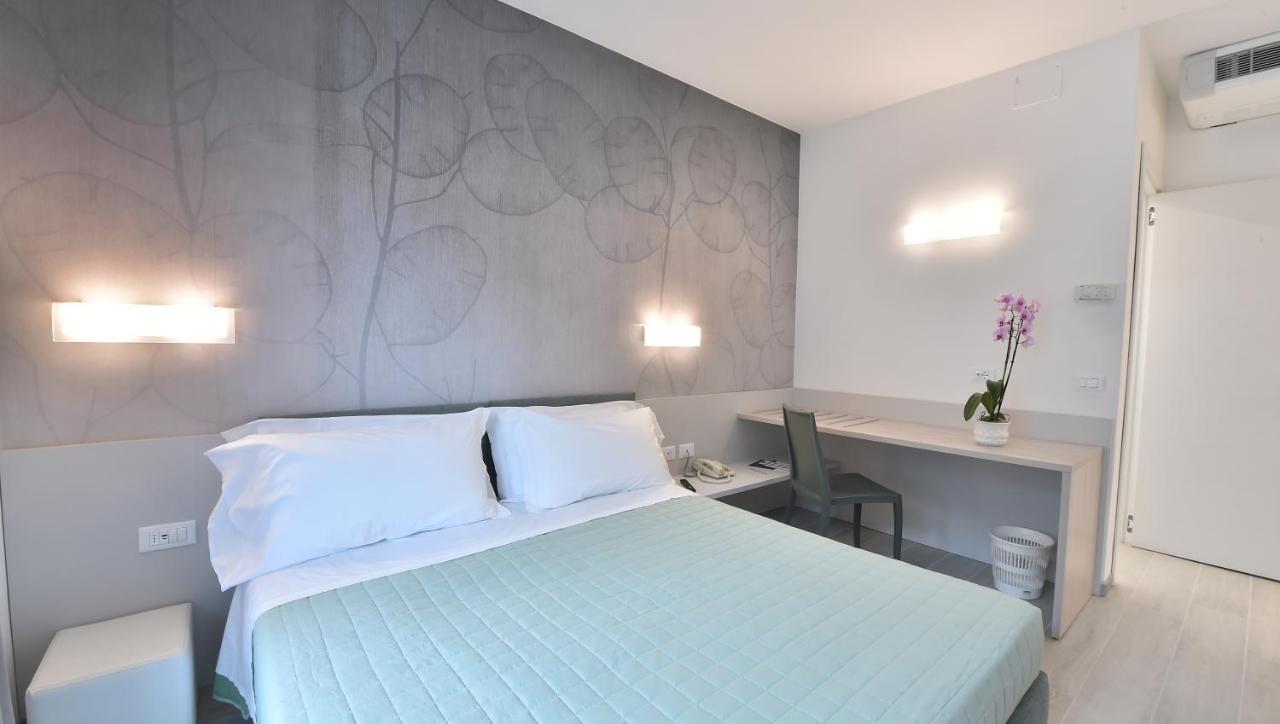 Hotel Meuble Nazionale Lignano Sabbiadoro Bagian luar foto