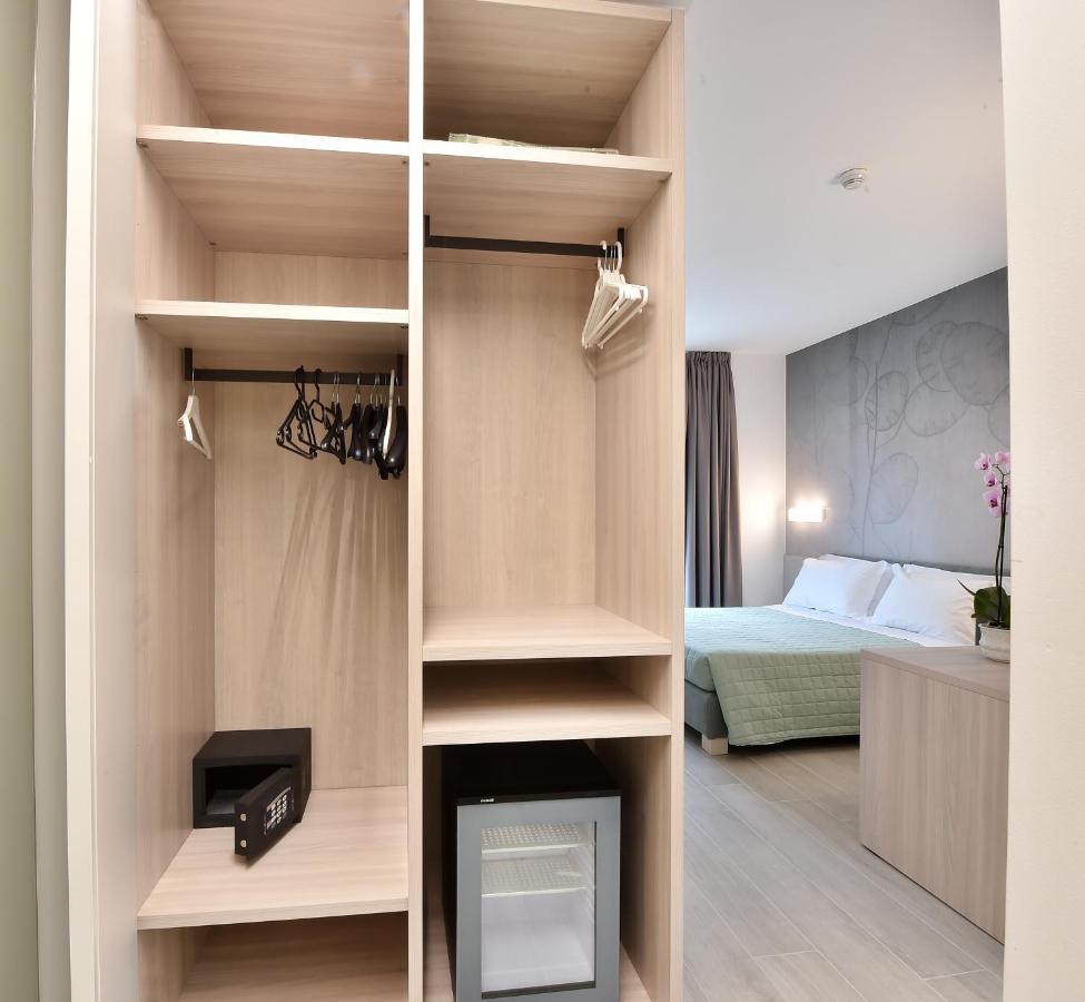 Hotel Meuble Nazionale Lignano Sabbiadoro Bagian luar foto