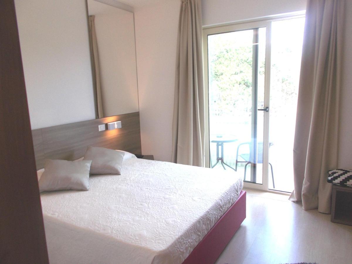 Hotel Meuble Nazionale Lignano Sabbiadoro Bagian luar foto