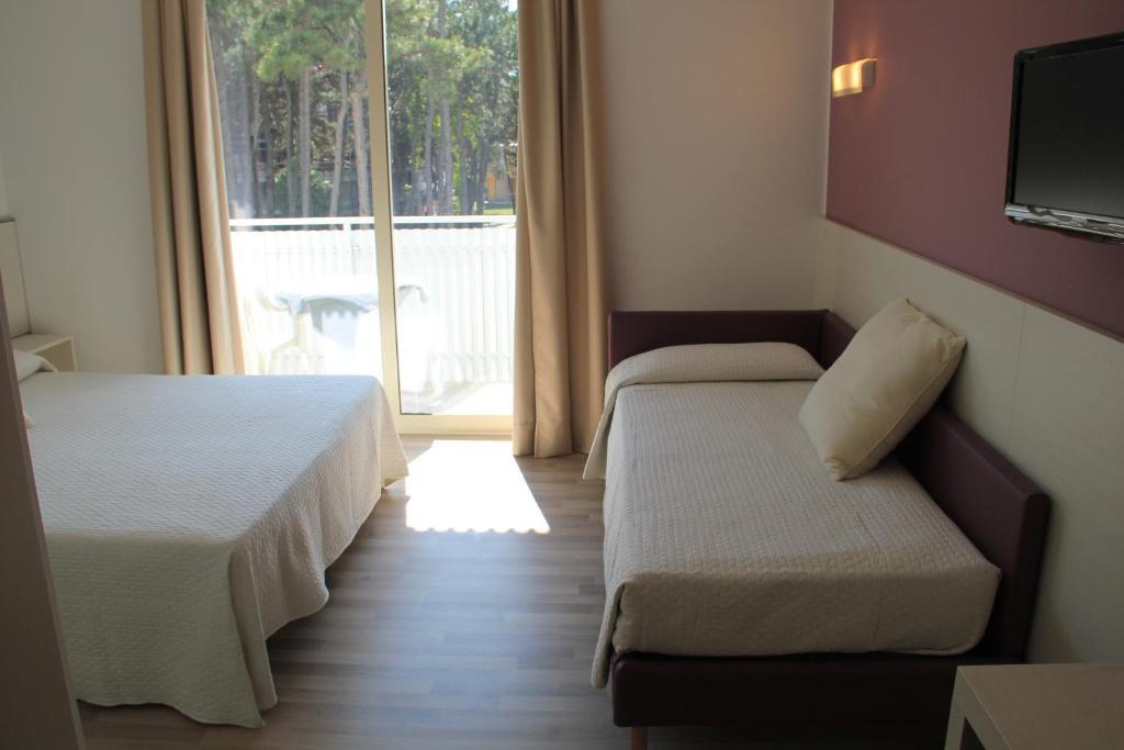 Hotel Meuble Nazionale Lignano Sabbiadoro Ruang foto