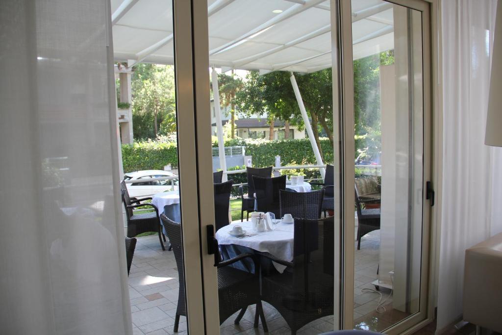 Hotel Meuble Nazionale Lignano Sabbiadoro Bagian luar foto