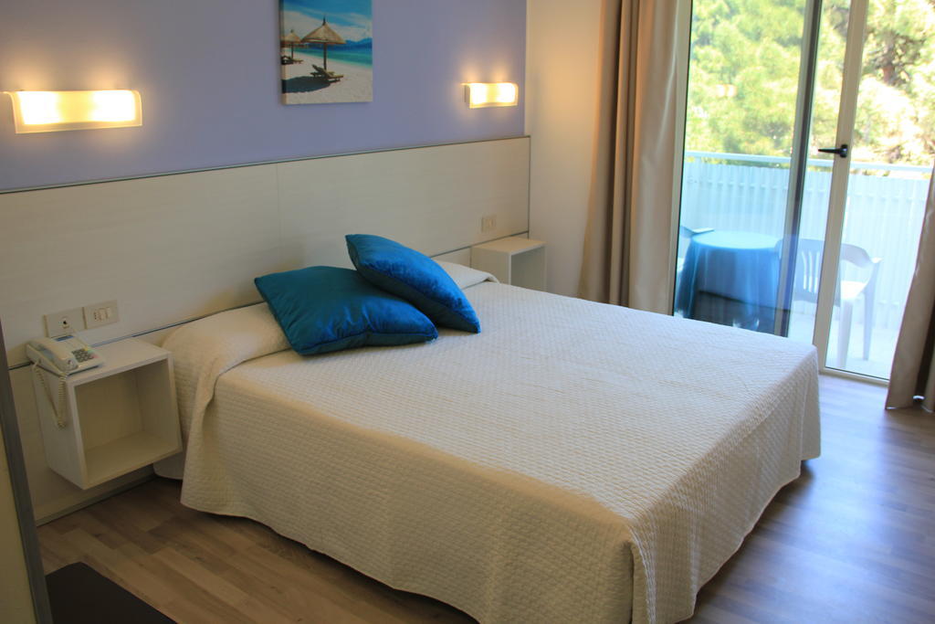 Hotel Meuble Nazionale Lignano Sabbiadoro Ruang foto